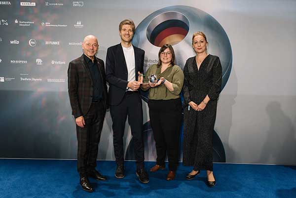 Gruppenbild DGNB Präsident Prof. Amandus Samsøe Sattler, Frederik Ehling, Partner DGJ Architektur, Dr. Franziska Meier, Geschäftsführerin der Collegium Academicum GmbH und Dr. Christine Lemaitre, Geschäftsführender Vorstand der DGNB 